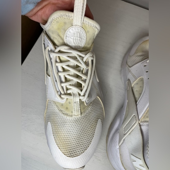 Nike 6Y White on White Huarache Air Shoes, 8W- copy - Picture 6 of 9